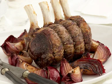Standing rib roast beef with caramelised onion