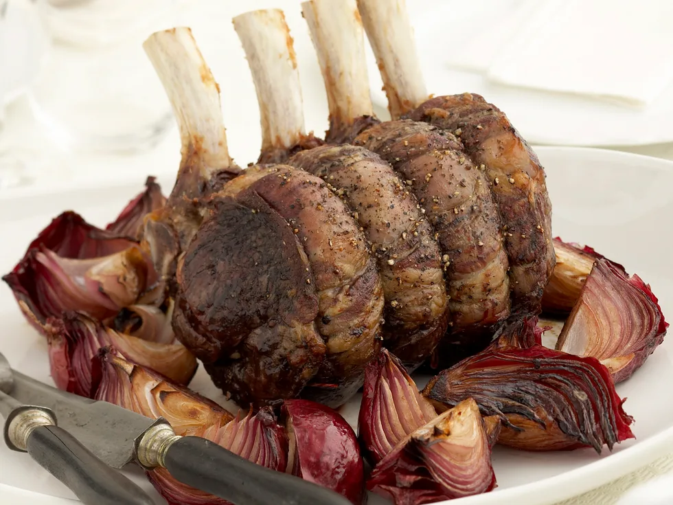 Standing rib roast beef with caramelised onion