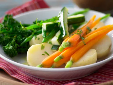 Steaming Steamed Vegetables with Walnut Garlic Sauce