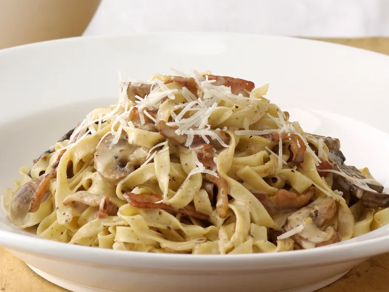 Creamy mushroom and bacon sauce
