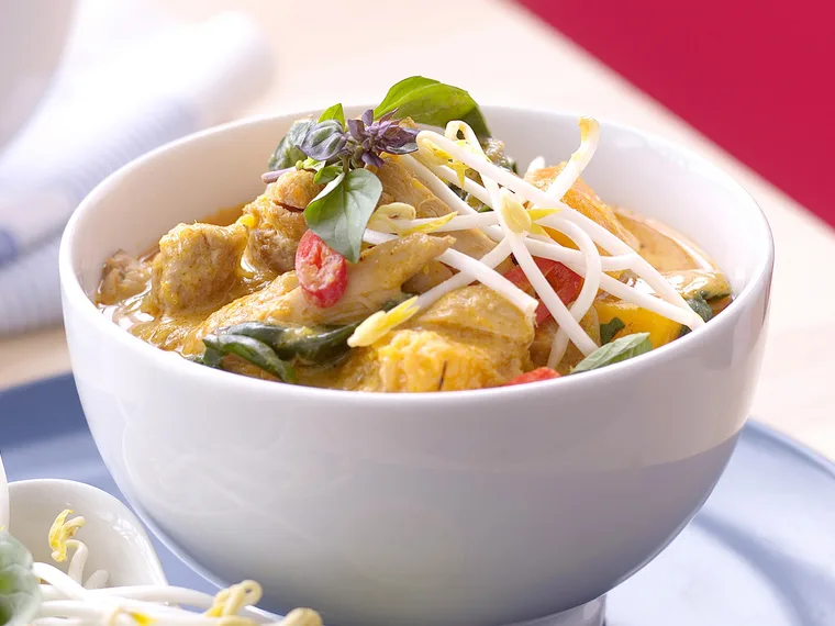 FAST RED CHICKEN CURRY