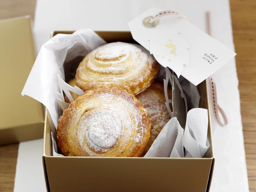 Fruit mince swirl pies