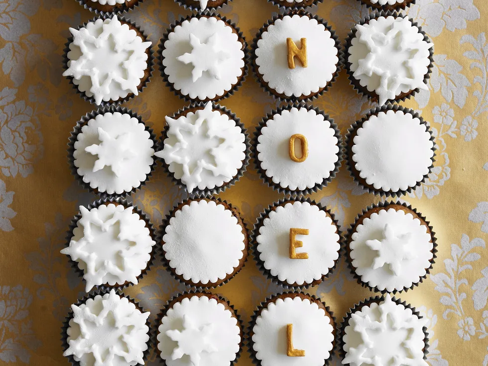 ICED CHRISTMAS CUPCAKES