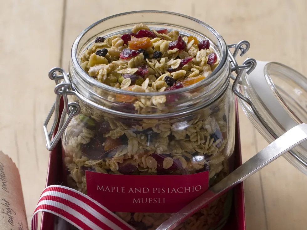 MAPLE AND PISTACHI MUESLI