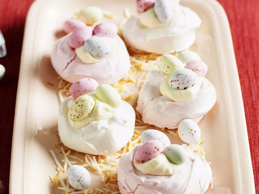 Mini meringue nests
