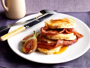 Oat pancakes with bacon and figs