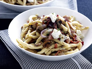 Pasta with Caramelised Onion, Bacon and Thyme