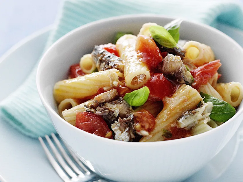 Sardine and fresh tomato pasta