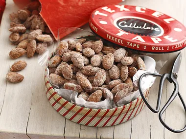 Sugar and spice almonds