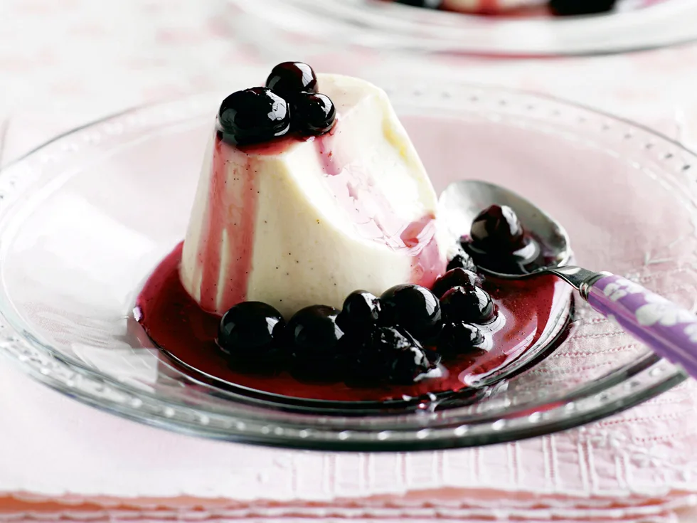 YOGURT PANNACOTTA WITH BLUEBERRY SAUCE