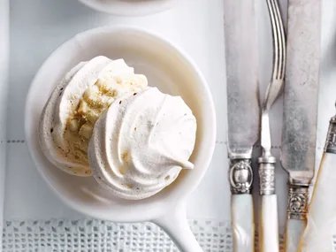 Coffee meringue and ice-cream kisses