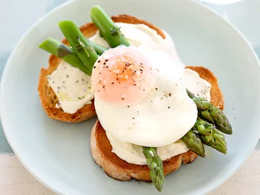 Asparagus and poached egg bruschetta