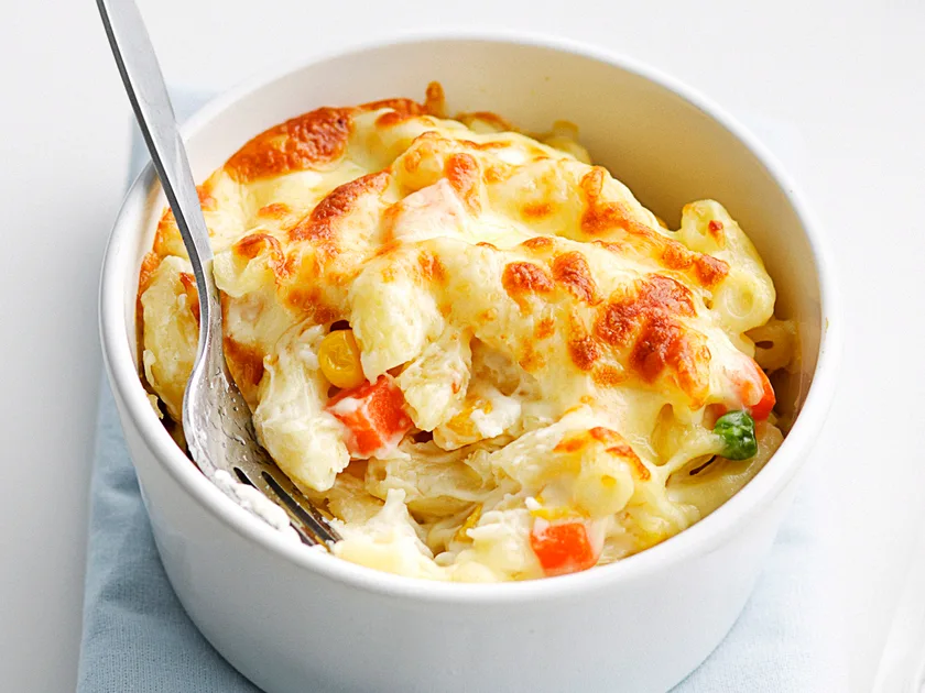 Cheesy veggie pasta bake
