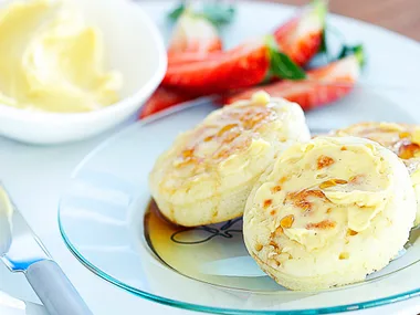 crumpets with whipped maple butter