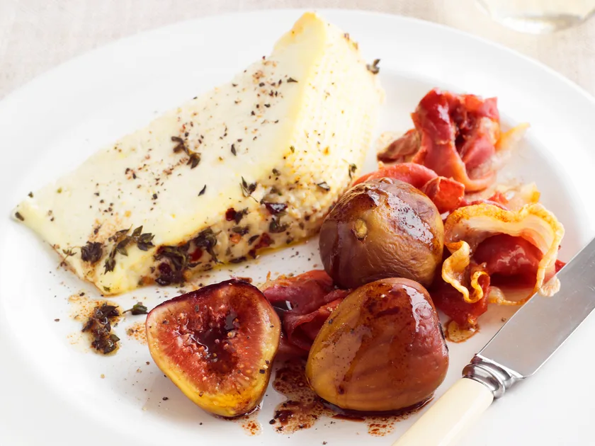 Figs with ricotta and prosciutto