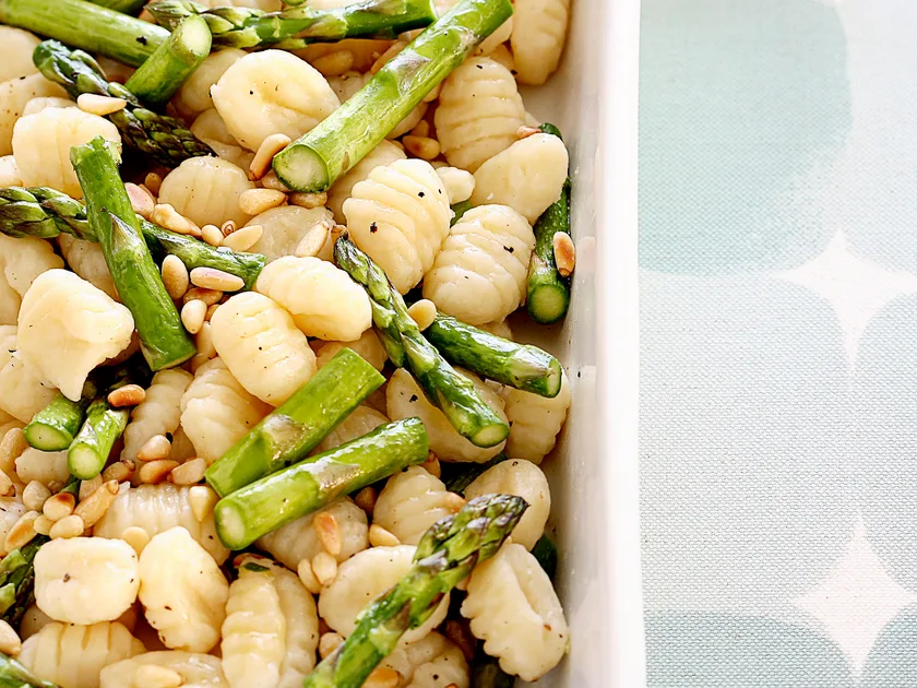 Gnocchi with roast asparagus
