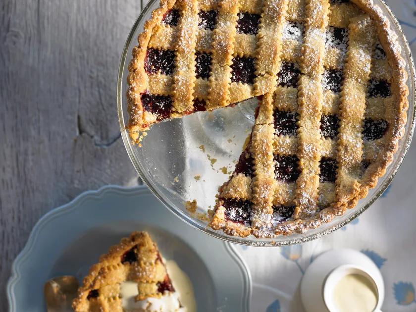 Linzer hazelnut tart