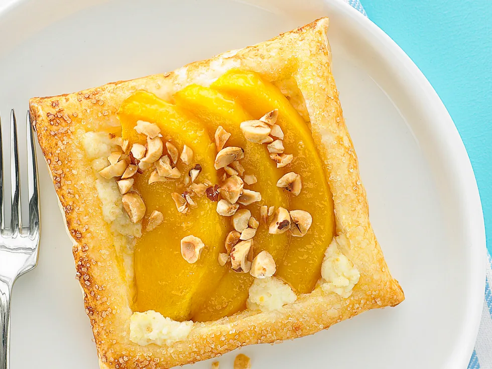 MANGO TARTS WITH HAZELNUTS
