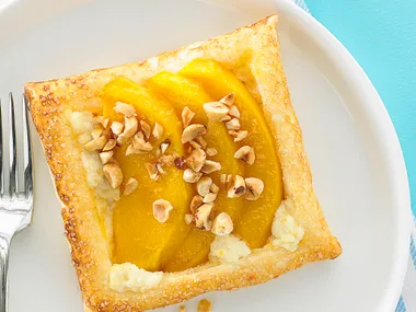 MANGO TARTS WITH HAZELNUTS