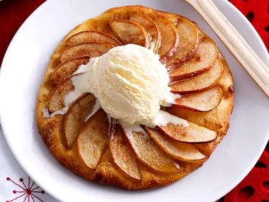 pear and cinnamon mini pizzas