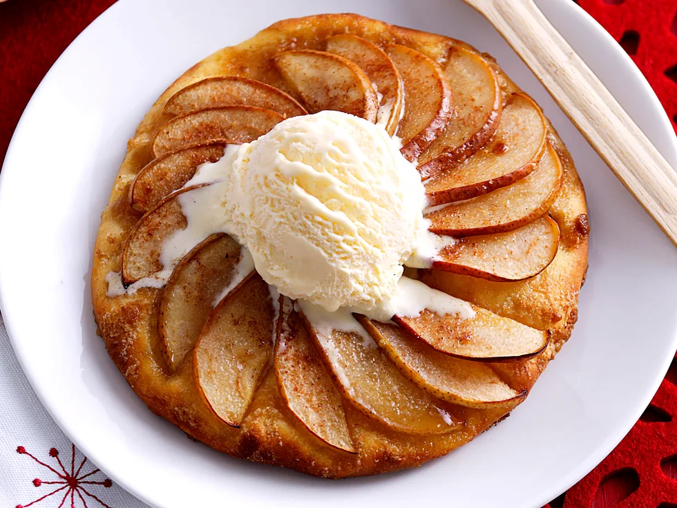 pear and cinnamon mini pizzas