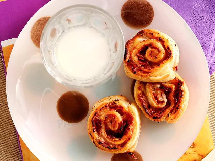Puffed pizza pinwheels recipe