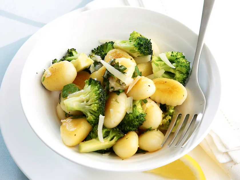 Potato gnocchi with broccoli and lemon
