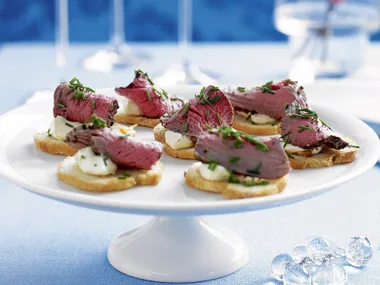 rare-peppered beef and horseradish on garlic crostini