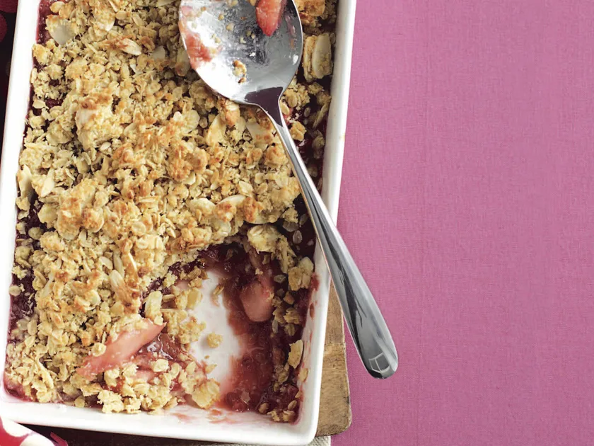 Apple and rhubarb crumble