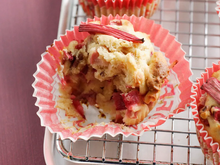 Rhubarb muffins with chopped nuts recipe