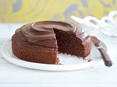 Simple Iced Chocolate Cake