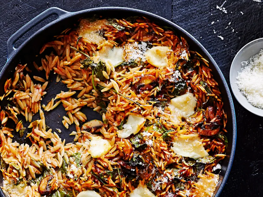 Spinach, mushroom and mozzarella risoni bake