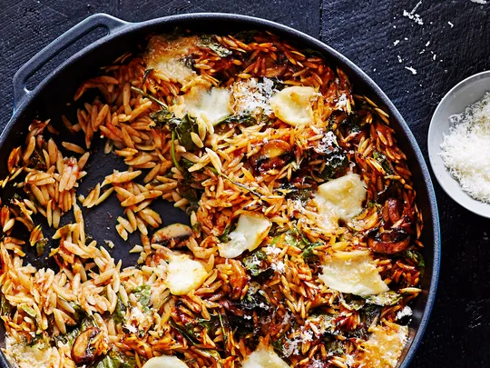 Spinach, mushroom and mozzarella risoni bake