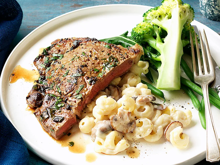 Steak with mushroom macaroni cheese