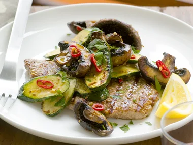 Steaks with Chilli, Zucchini and Mushrooms
