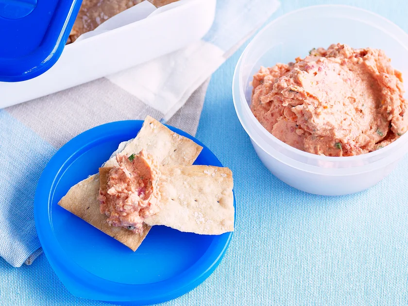 Tomato dip with lavash chips