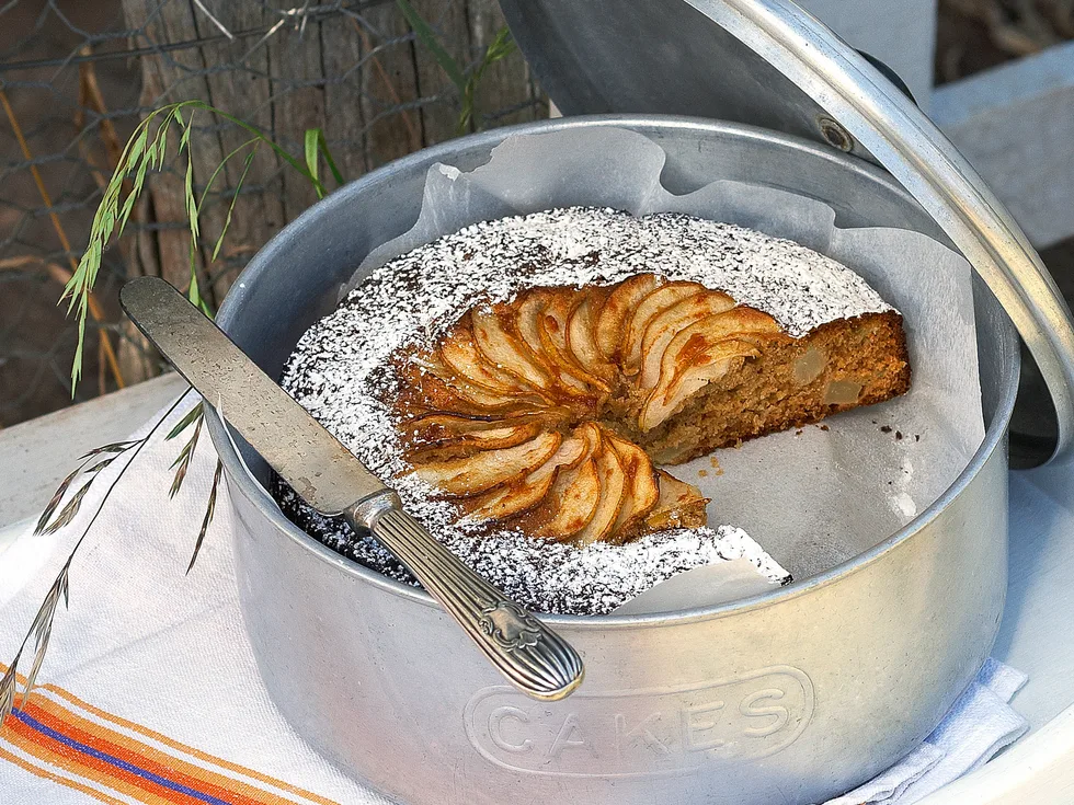 Honey and pear cake