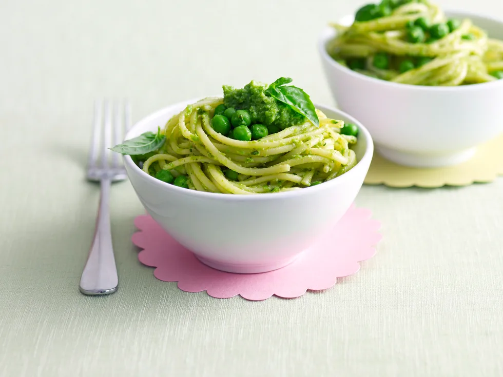 Kids' spaghetti with pea pesto