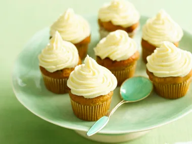 Little apple and date cakes