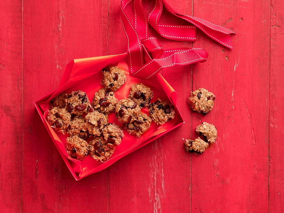 No-bake oat and coconut cookies