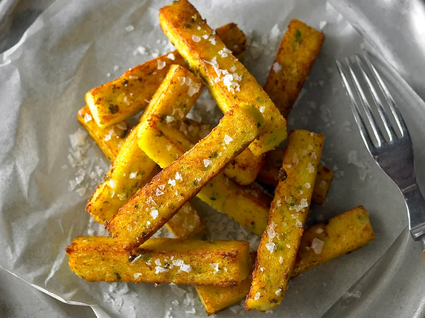 Polenta, cauliflower and pea chips