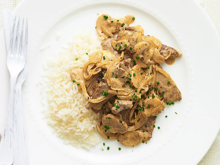 Quick beef stroganoff