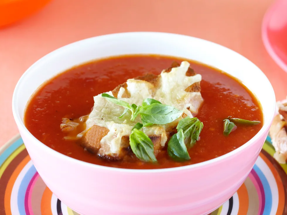 Roasted tomato soup with chessy croutes