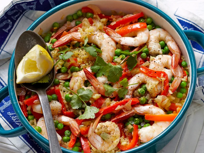 Saffron rice with prawns, peas and coriander