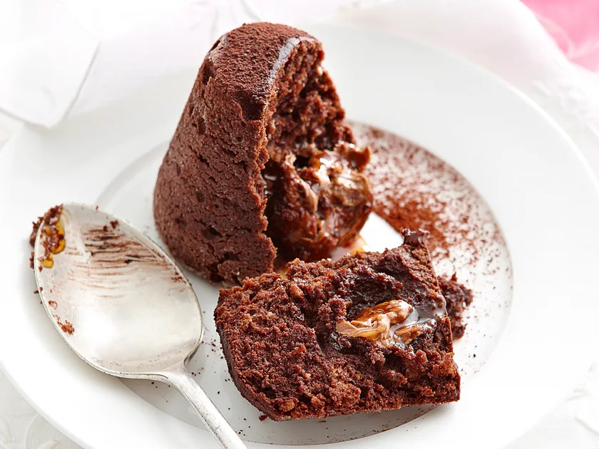 Soft-centred chocolate Easter egg cakes