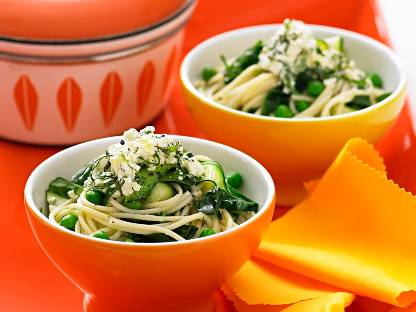 Spaghetti with peas, zucchini and fresh ricotta recipe