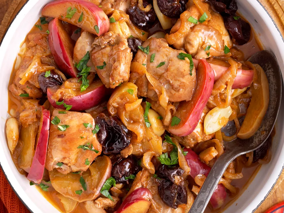 Spanish chicken with sherry and prunes