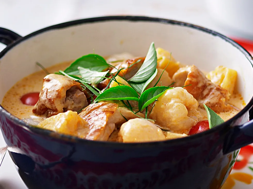 Spicy barbecued duck curry