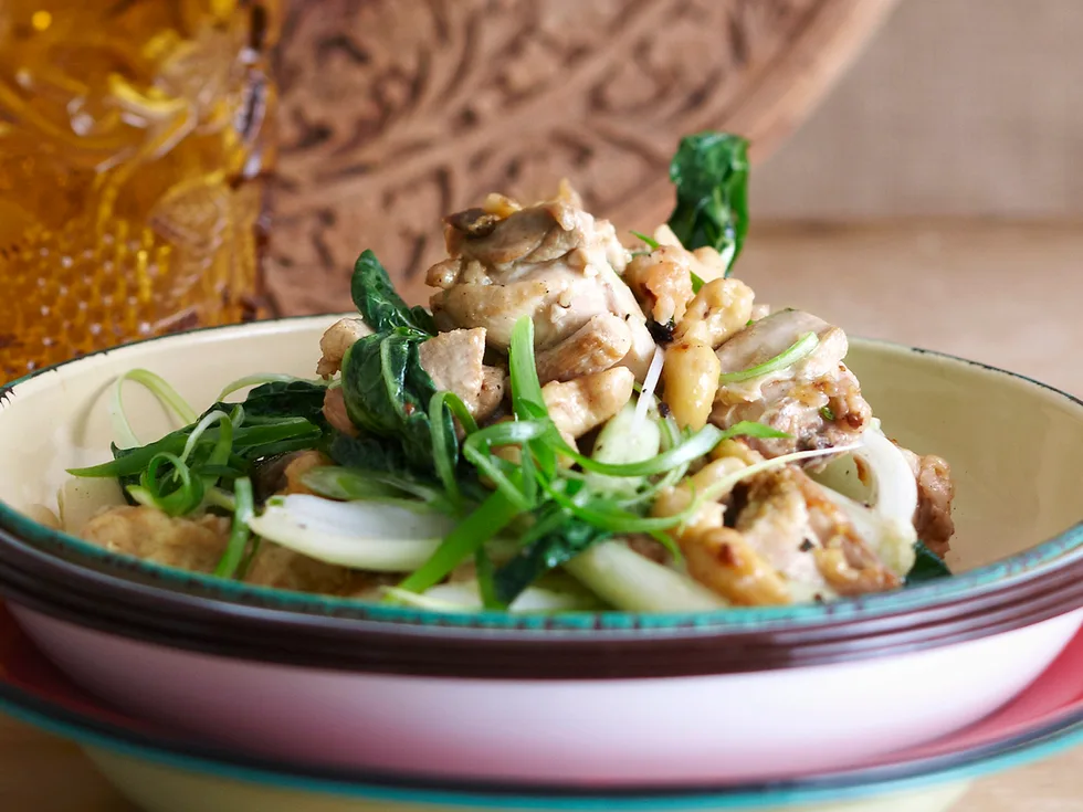 Stir-fried chicken with cashews