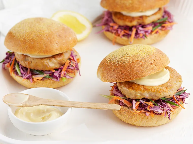 Tuna burgers with coleslaw